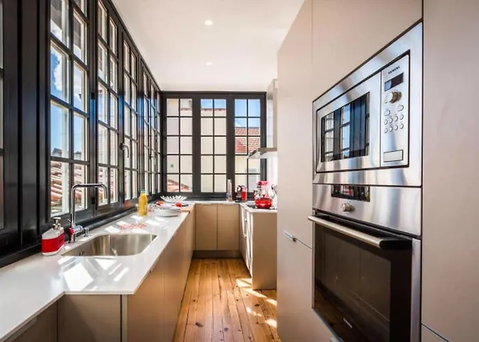 London Avenue Keyweek Center With Balcony And Parking