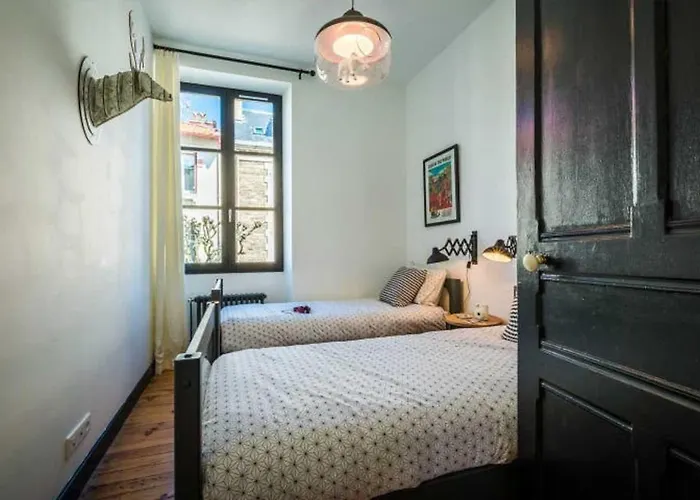 London Avenue Keyweek Center With Balcony And Parking * Biarritz