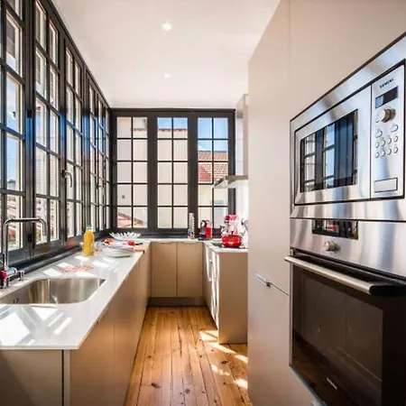 London Avenue Keyweek Center With Balcony And Parking