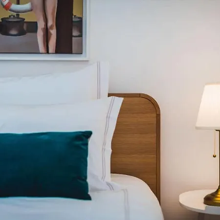 London Avenue Keyweek Center With Balcony And Parking